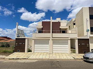 Vendo Duplex Geminado de Alto Padr�o � Bairro Candeias | Vit